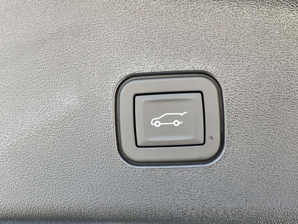 New 2026 Cadillac Vistiq Sport image 11