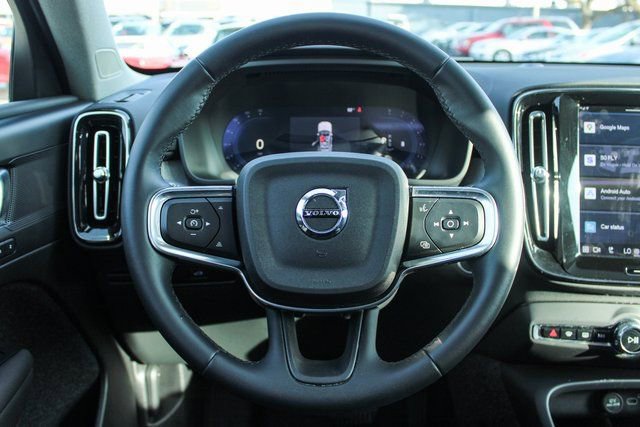 Used 2025 Volvo XC40 B5 Plus image 26