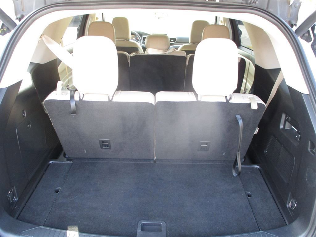 Used 2020 Ford Explorer XLT w/ Equipment Group 202A image 4