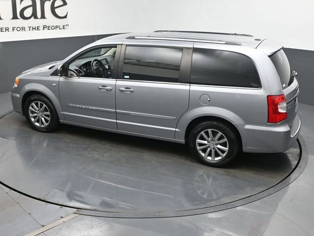 Used 2014 Chrysler Town & Country Touring-L image 42