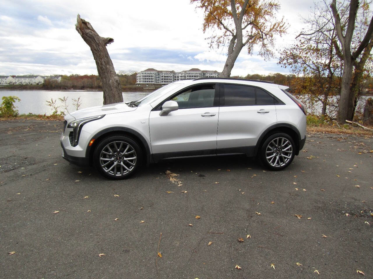 Used 2019 Cadillac XT4 Sport image 3