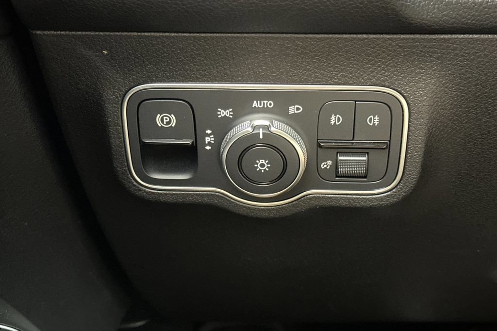 Certified 2022 Mercedes-Benz GLB 250 4MATIC image 35