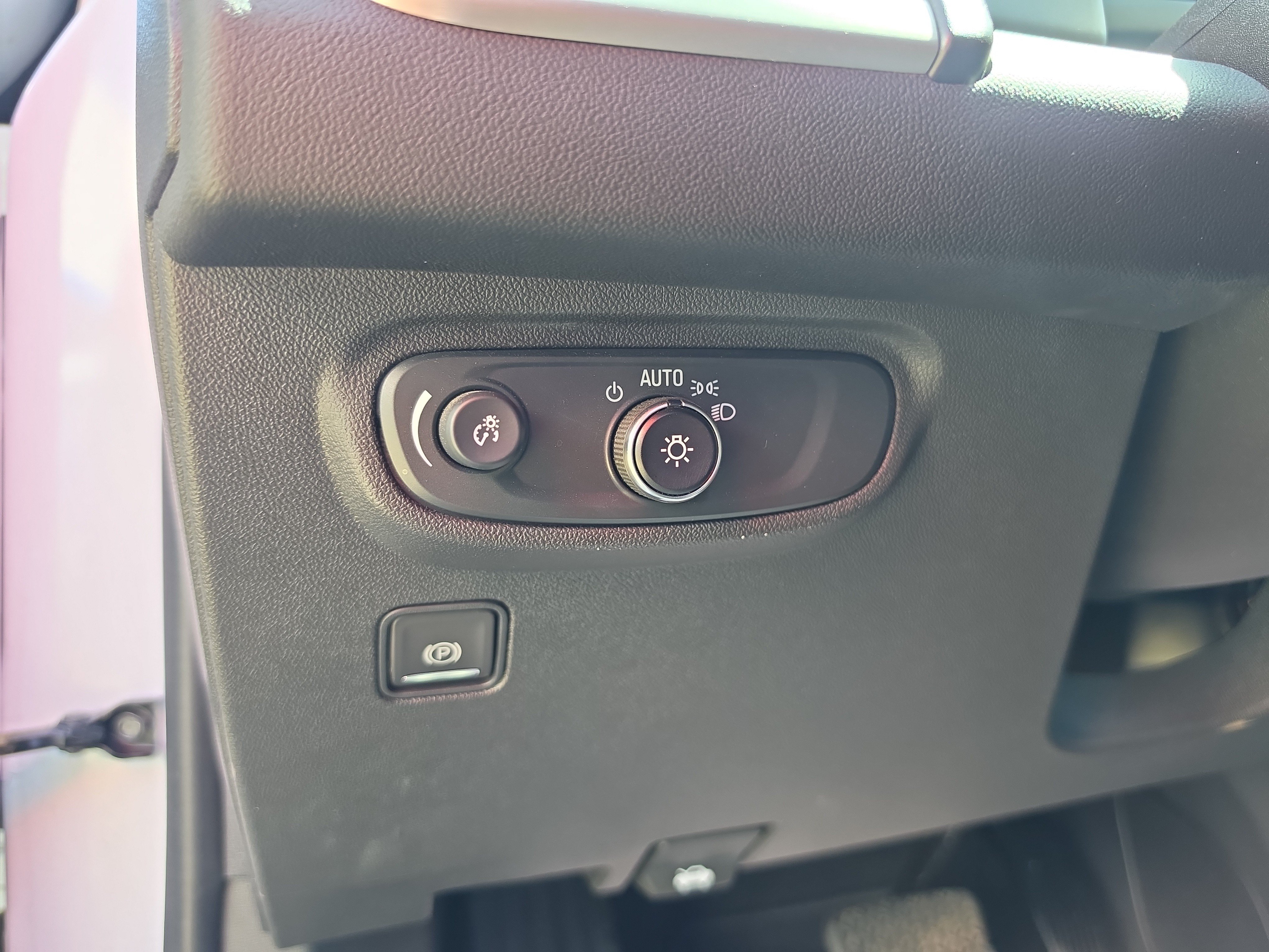 Used 2024 GMC Terrain SLE w/ Driver Convenience Package AWD/4WD image 18