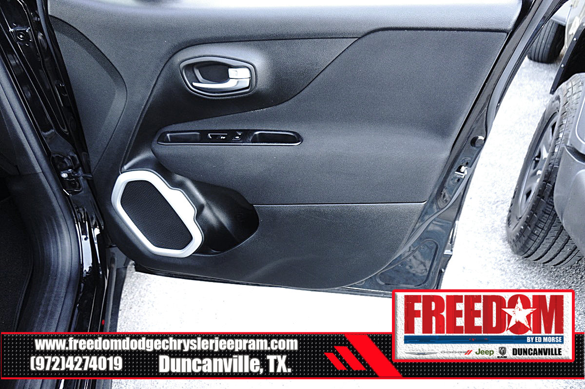 Used 2020 Jeep Renegade Latitude FWD image 41