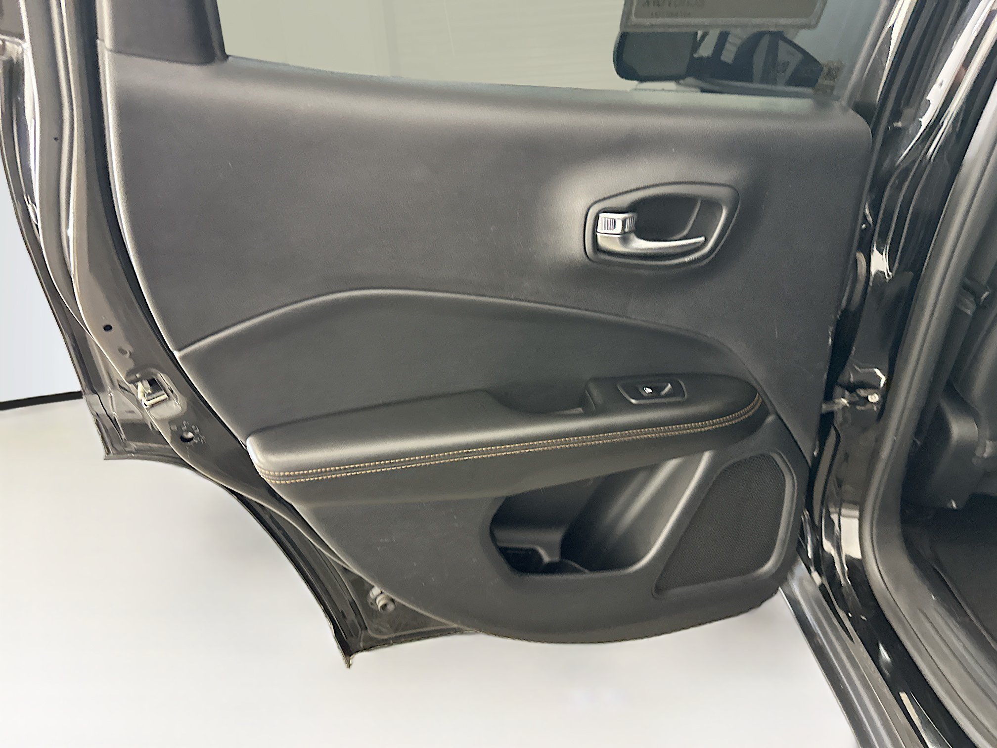 Used 2018 Jeep Compass Limited AWD/4WD image 27
