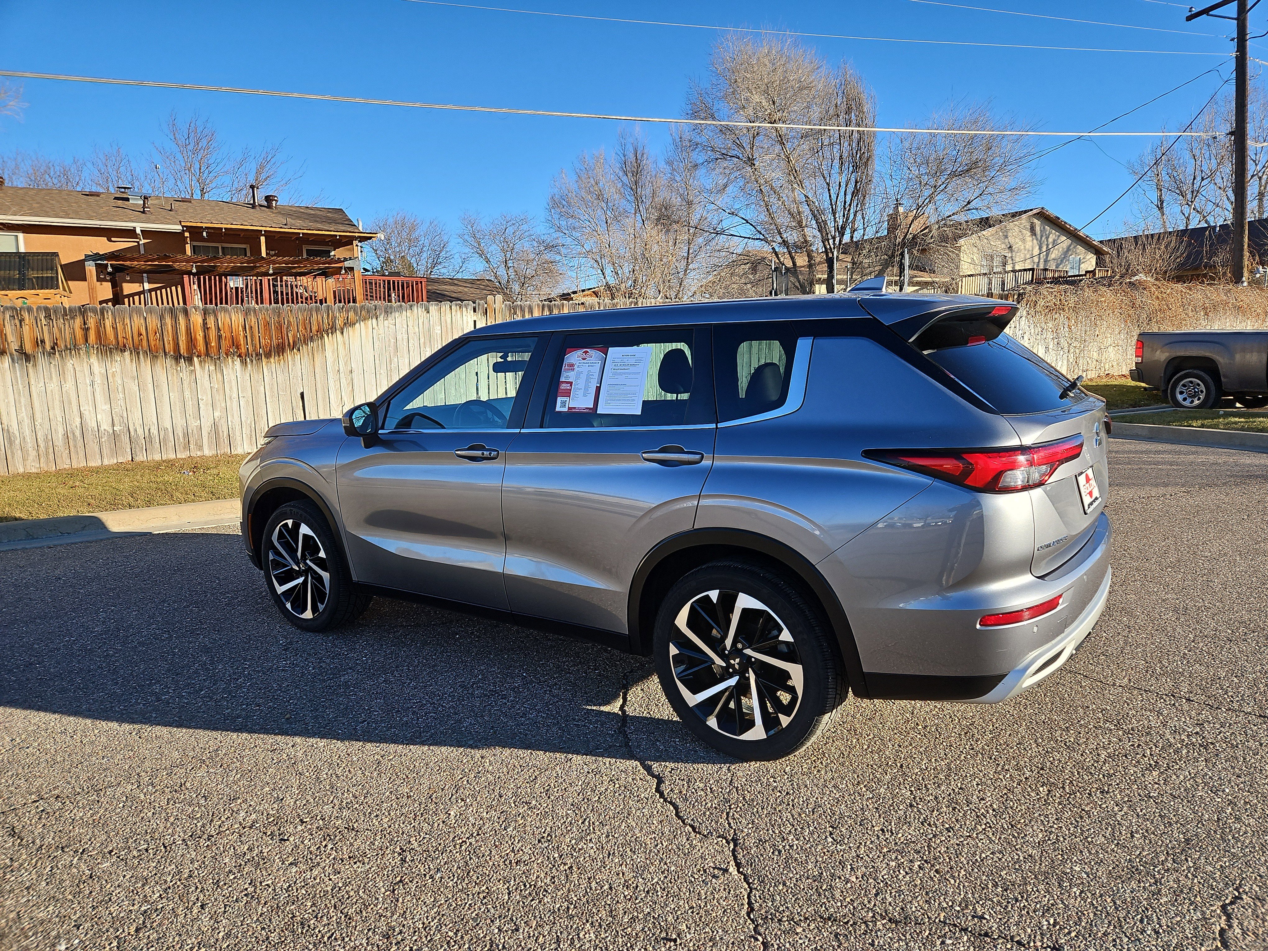 Used 2023 Mitsubishi Outlander SE image 4