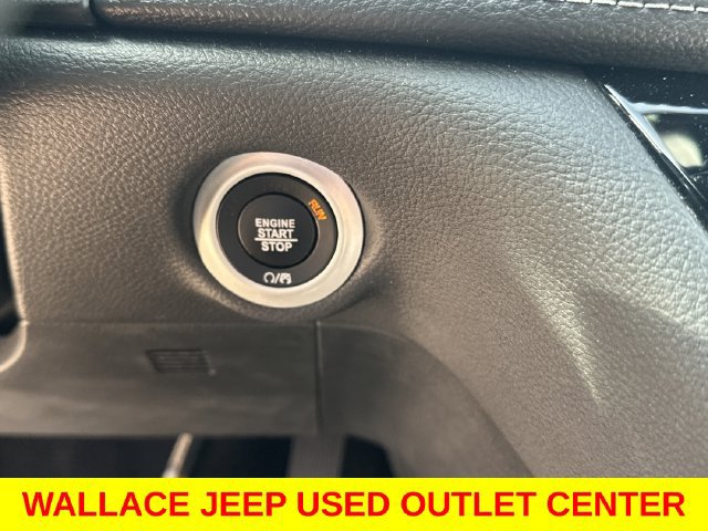 Used 2023 Chrysler Pacifica Touring-L w/ S Appearance Package AWD/4WD image 16