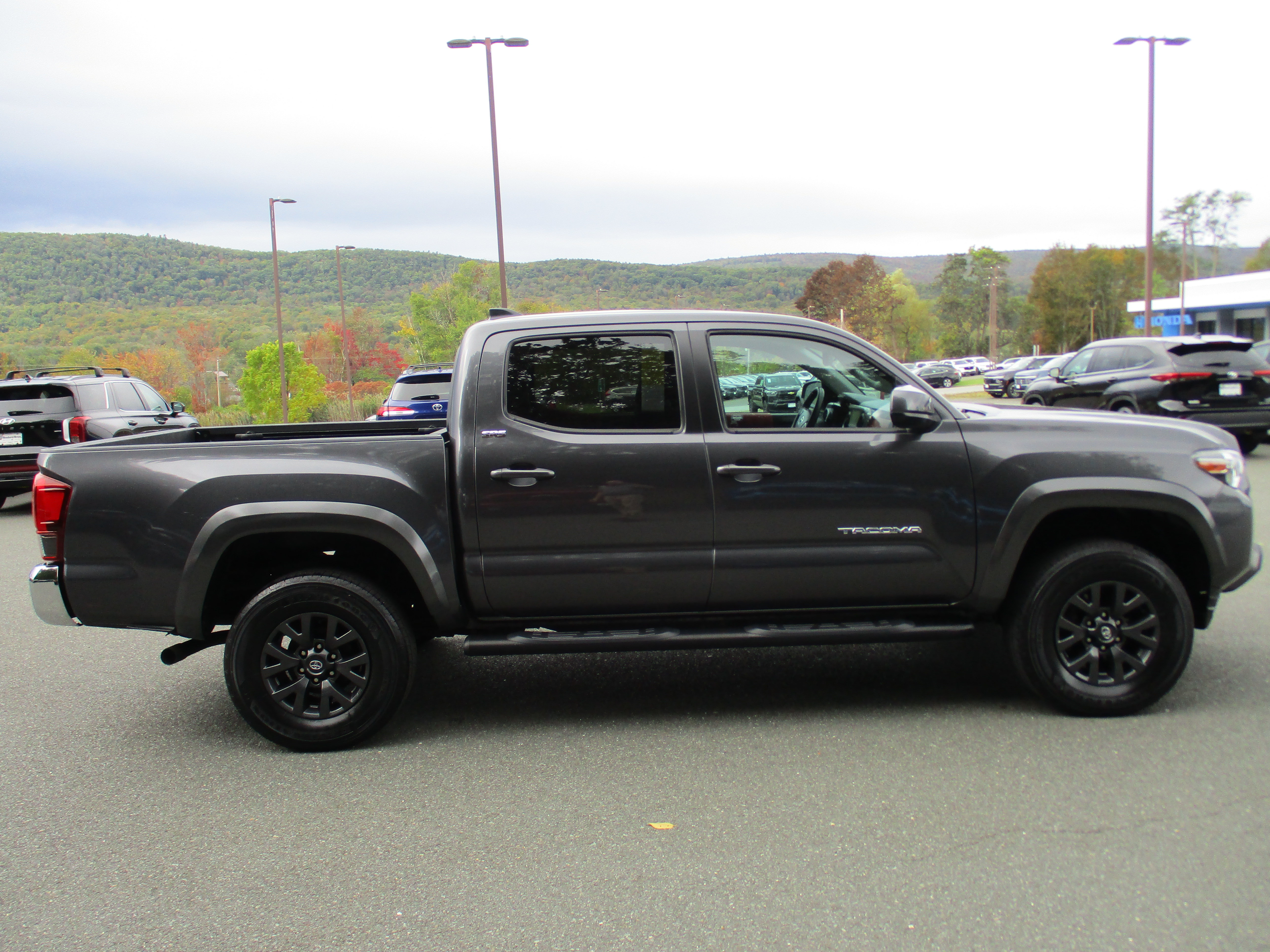 Used 2023 Toyota Tacoma SR5 AWD/4WD image 4