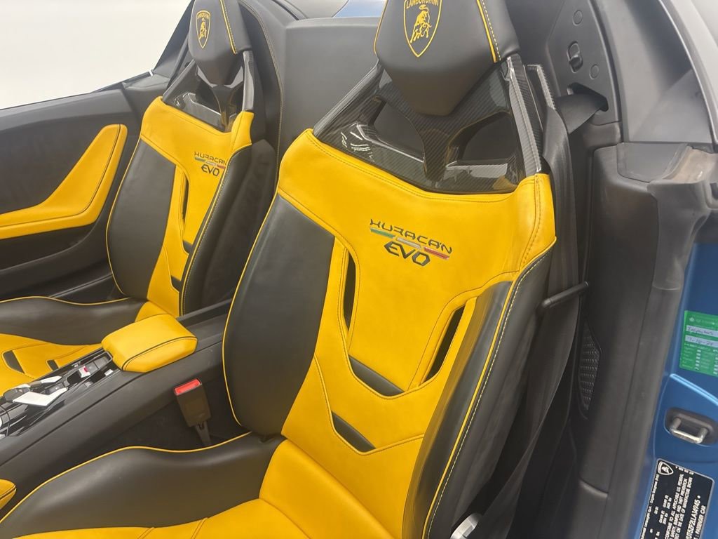 Used 2020 Lamborghini Huracan EVO image 35