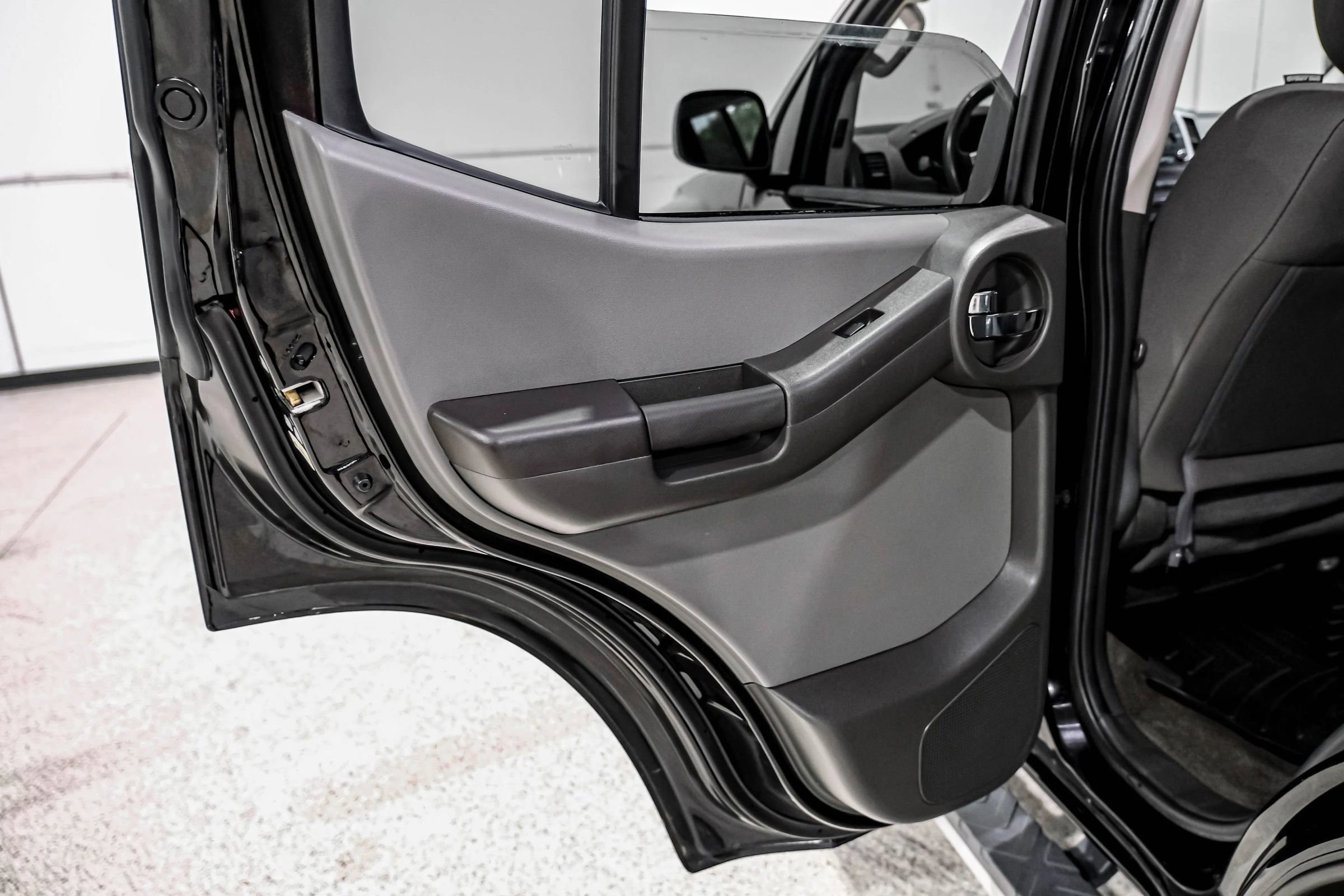 Used 2015 Nissan Xterra X AWD/4WD image 43