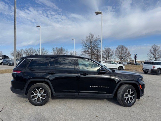 Used 2024 Jeep Grand Cherokee L Limited w/ Luxury Tech Group II image 10