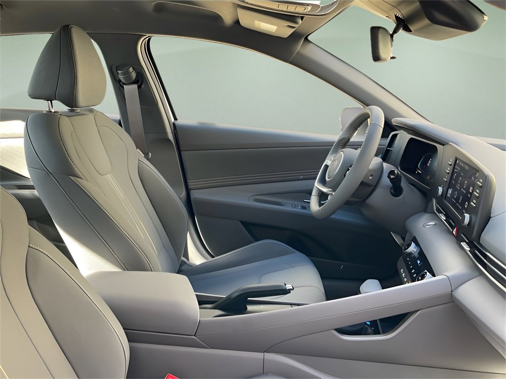 Certified 2025 Hyundai Elantra Sport image 15