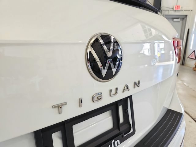 Used 2024 Volkswagen Tiguan SE R-Line AWD/4WD image 31