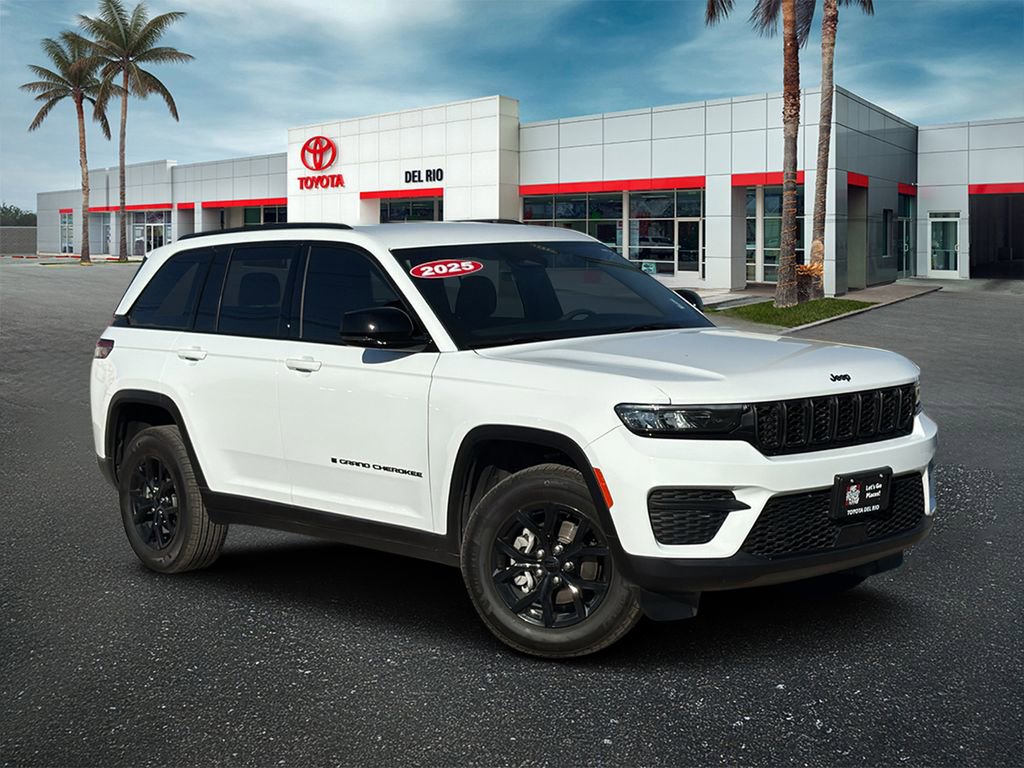 Used 2025 Jeep Grand Cherokee Altitude image 1