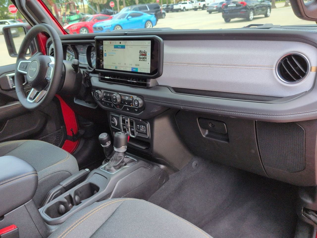 Used 2025 Jeep Wrangler Unlimited Sahara AWD/4WD image 27