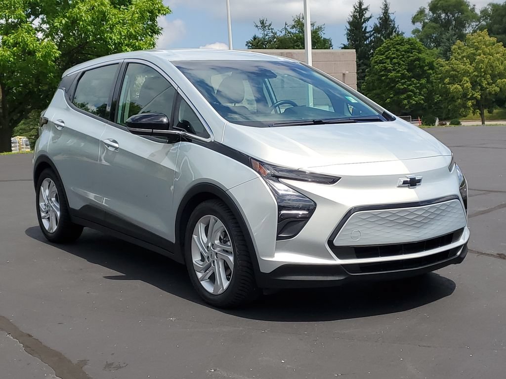 Used 2023 Chevrolet Bolt LT FWD image 2
