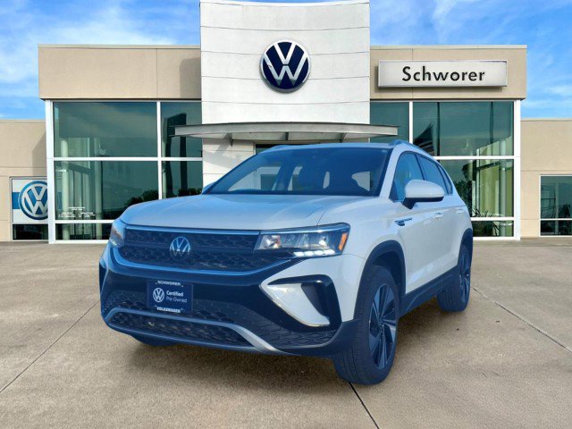 Certified 2024 Volkswagen Taos SE image 3