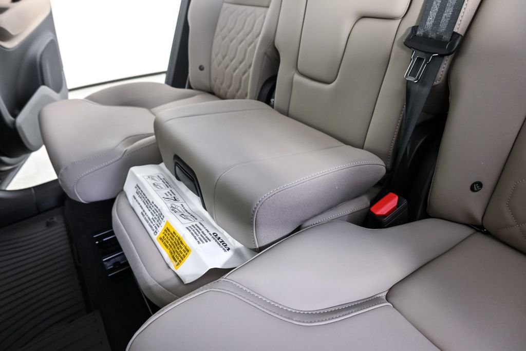 Certified 2026 Volvo XC90 B6 Plus w/ Protection Package Premier image 24