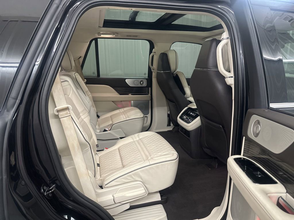 Used 2020 Lincoln Navigator Black Label w/ Cargo Convenience Package image 37