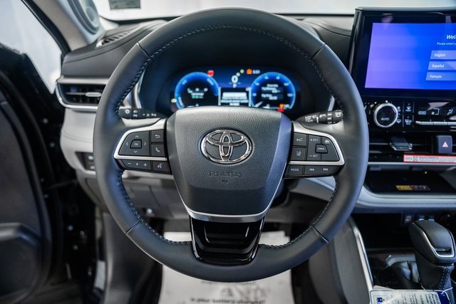 New 2025 Toyota Highlander Platinum image 30