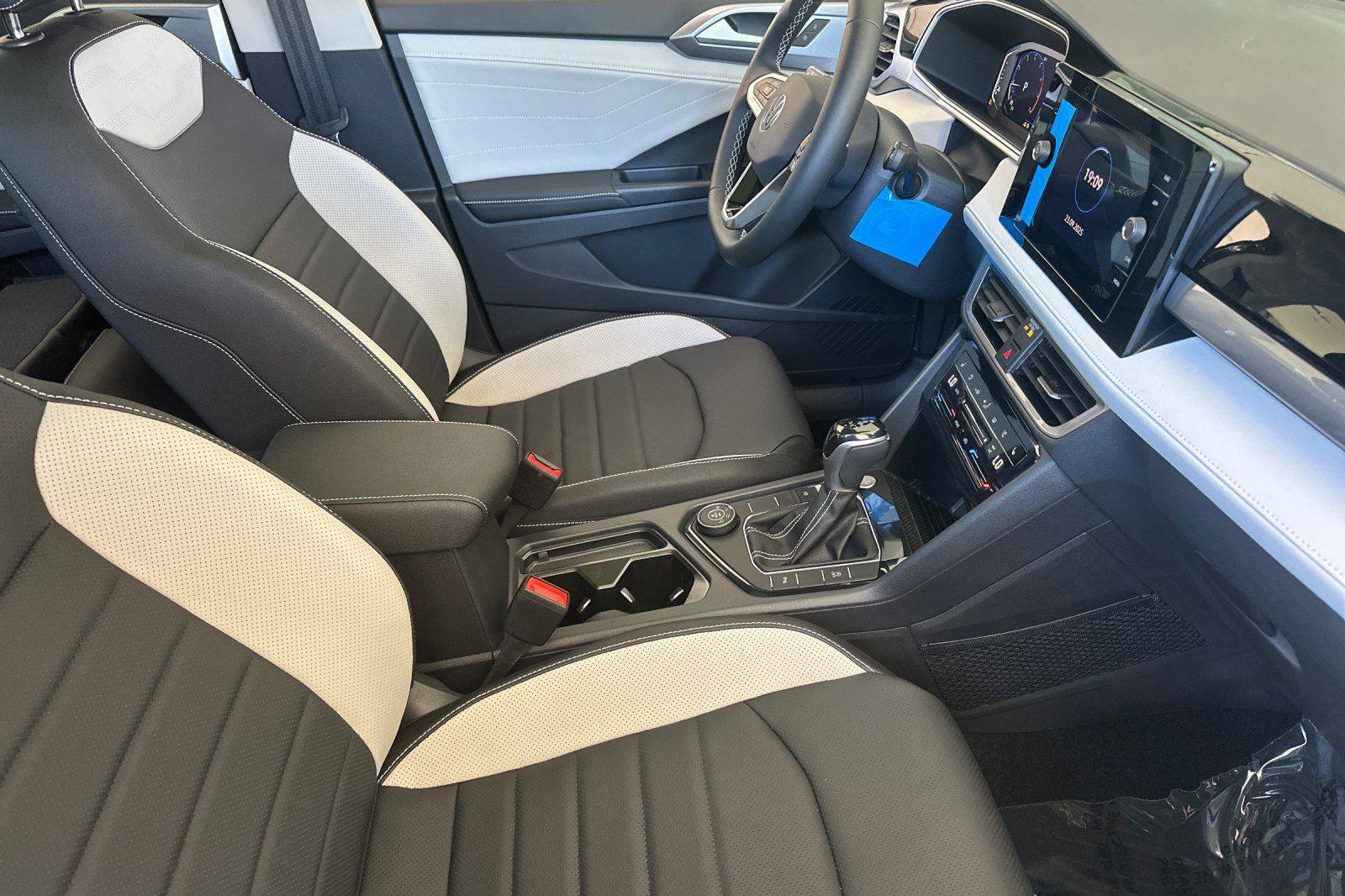 New 2025 Volkswagen Taos SEL image 15