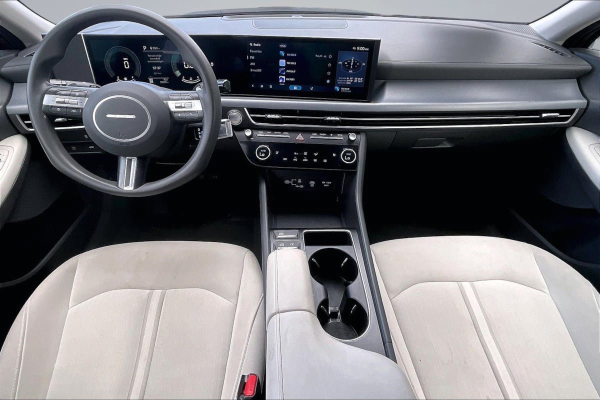 Used 2025 Hyundai Sonata SEL FWD image 16