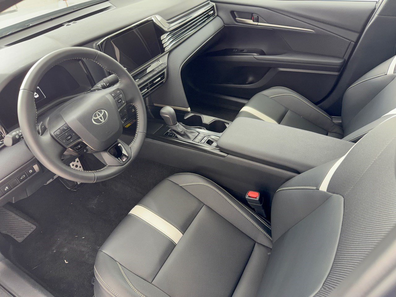 Used 2026 Toyota Camry SE w/ Convenience Package FWD image 4
