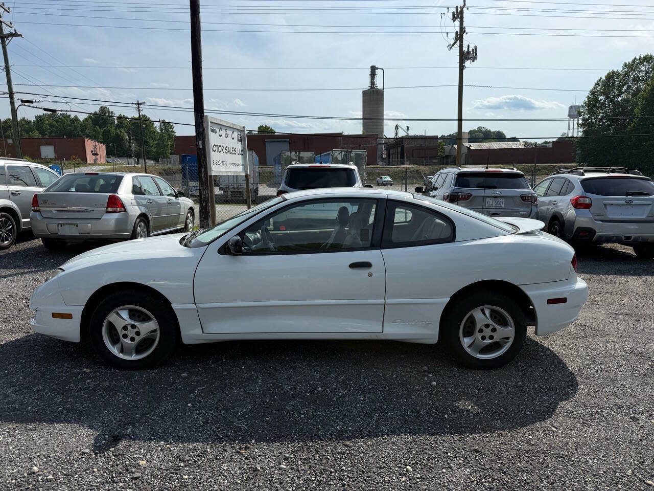Used 2004 Pontiac Sunfire Coupe w/ 1SB Preferred Equipment Group FWD image 5