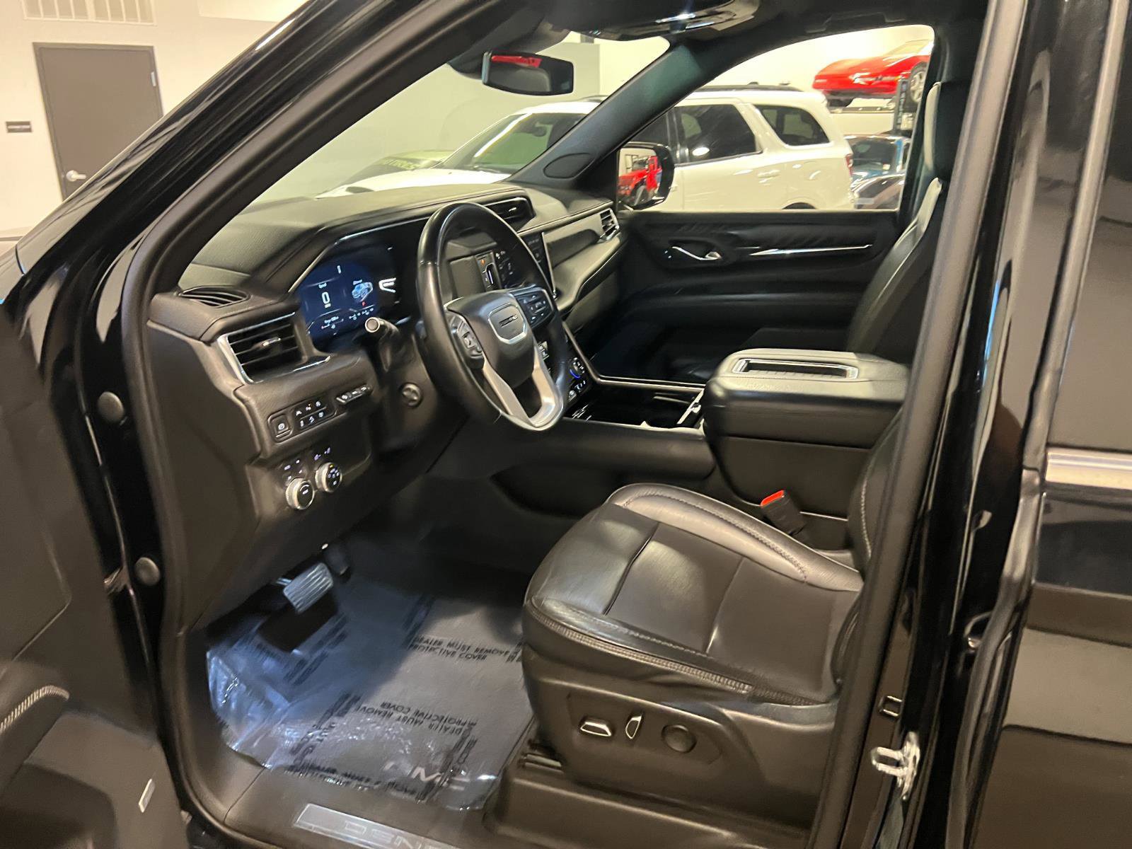 Used 2023 GMC Yukon XL Denali AWD/4WD image 10