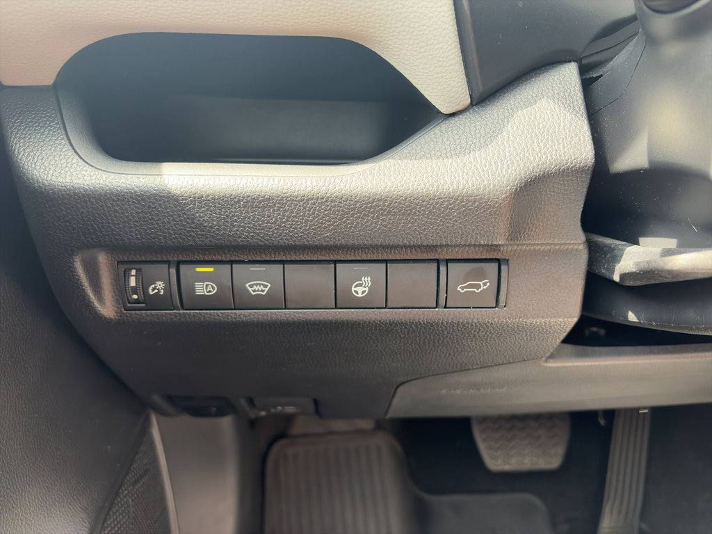 Used 2023 Toyota RAV4 XLE Premium image 15