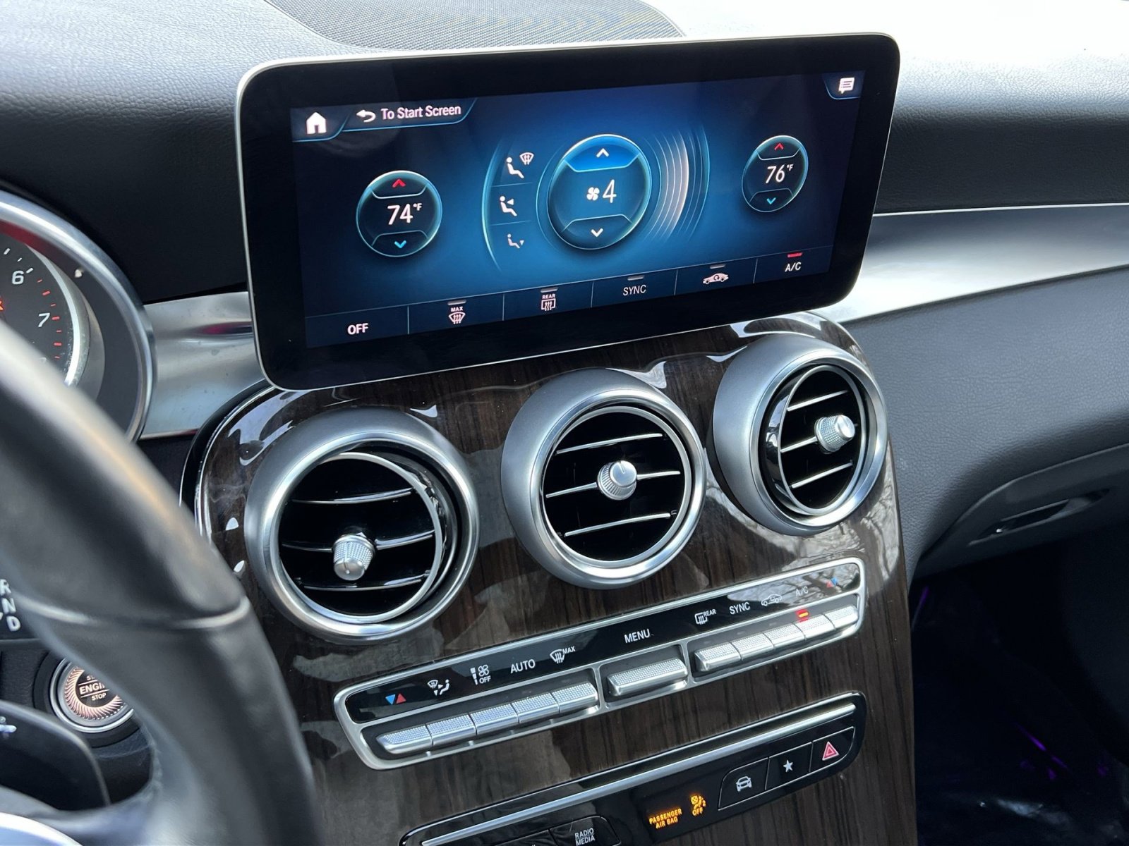 Certified 2022 Mercedes-Benz GLC 300 4MATIC w/ Premium Package Lite image 19