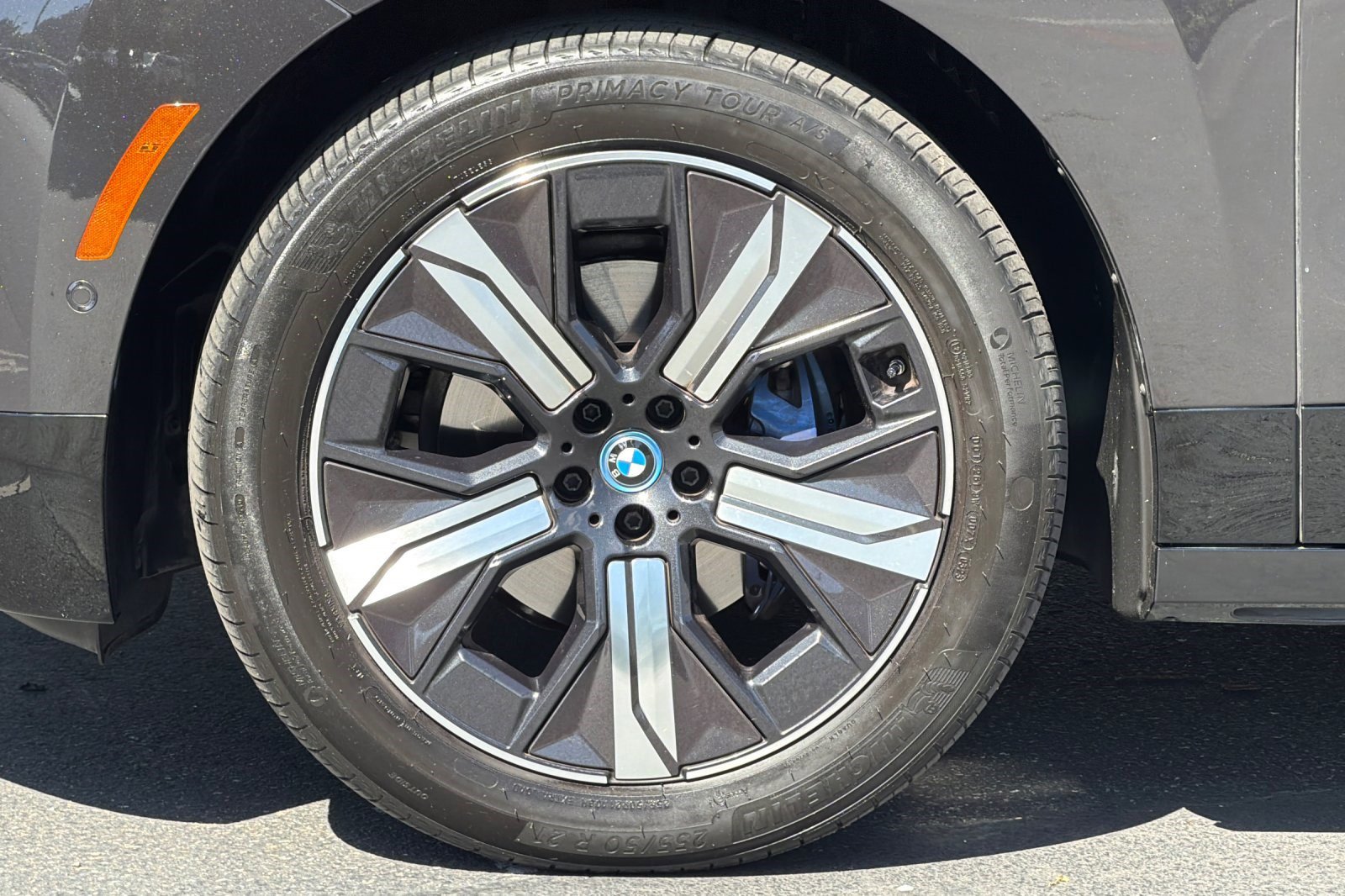 Used 2023 BMW iX xDrive50 w/ Sport Package AWD/4WD image 39