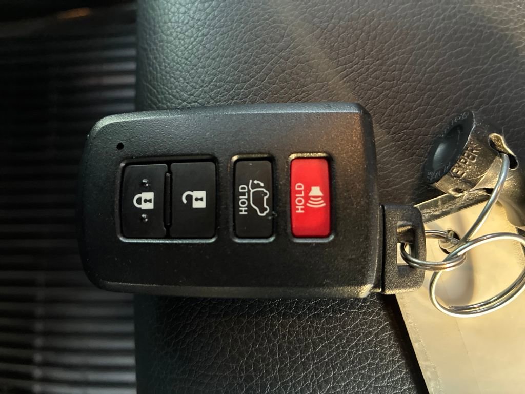 Used 2017 Toyota RAV4 Limited image 29