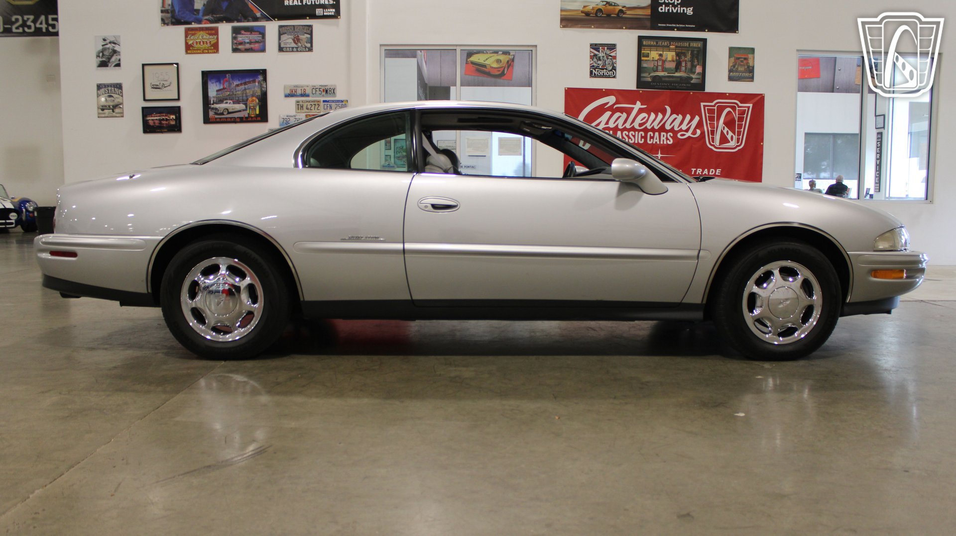 Used 1999 Buick Riviera Supercharged Coupe FWD image 32