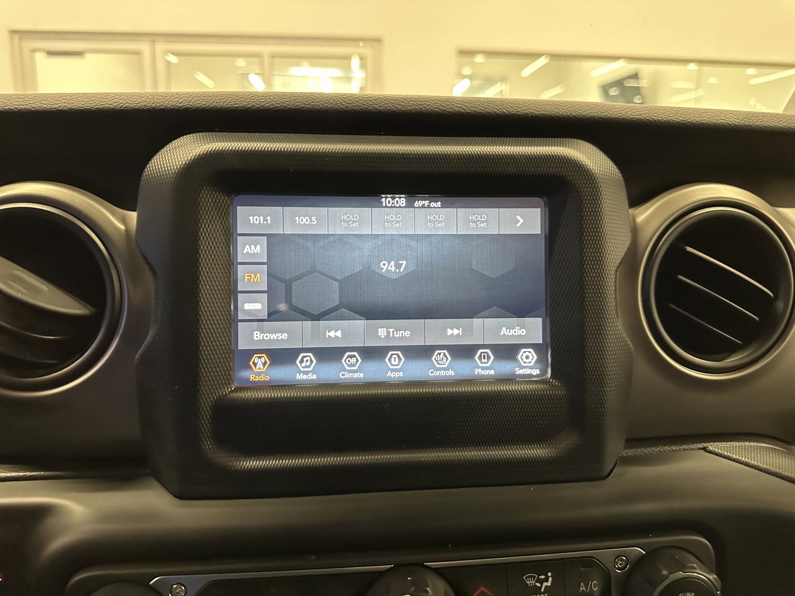 Used 2021 Jeep Gladiator Sport image 24