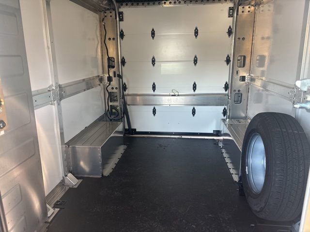 Used 2024 Chevrolet Brightdrop 400 w/ Commercial Equipment Package AWD/4WD image 14