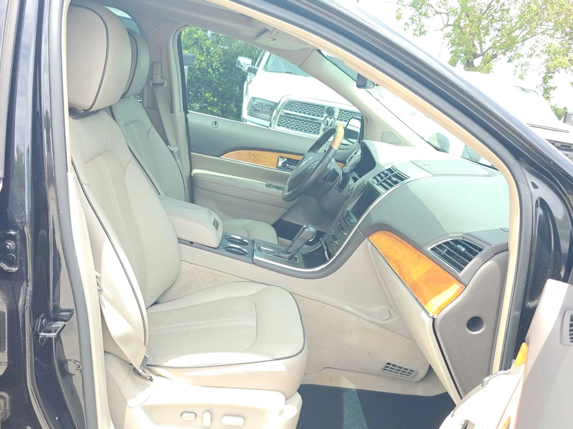 Used 2013 Lincoln MKX FWD image 12