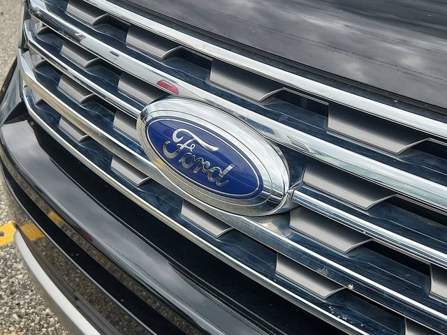 Used 2018 Ford Expedition XLT w/ Equipment Group 202A AWD/4WD image 4