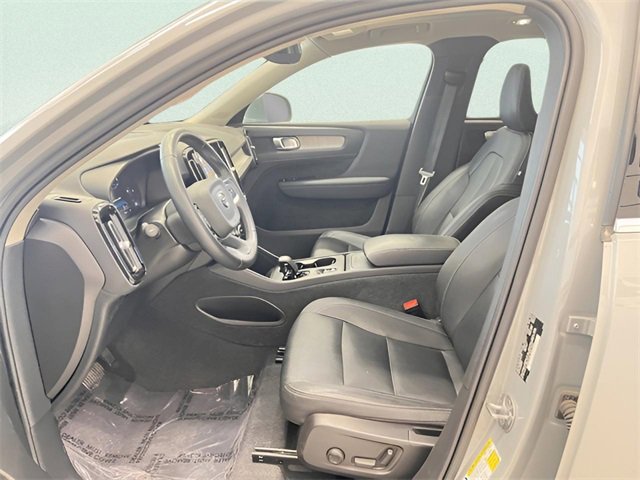 Used 2024 Volvo XC40 B5 Core image 18