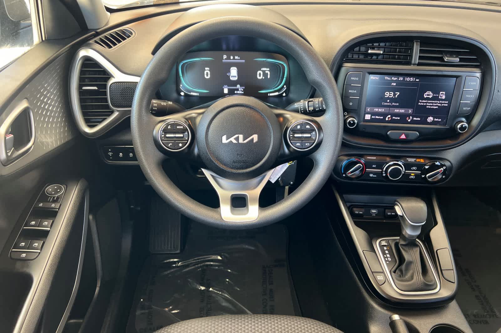 Used 2023 Kia Soul LX w/ LX Technology Package FWD image 14