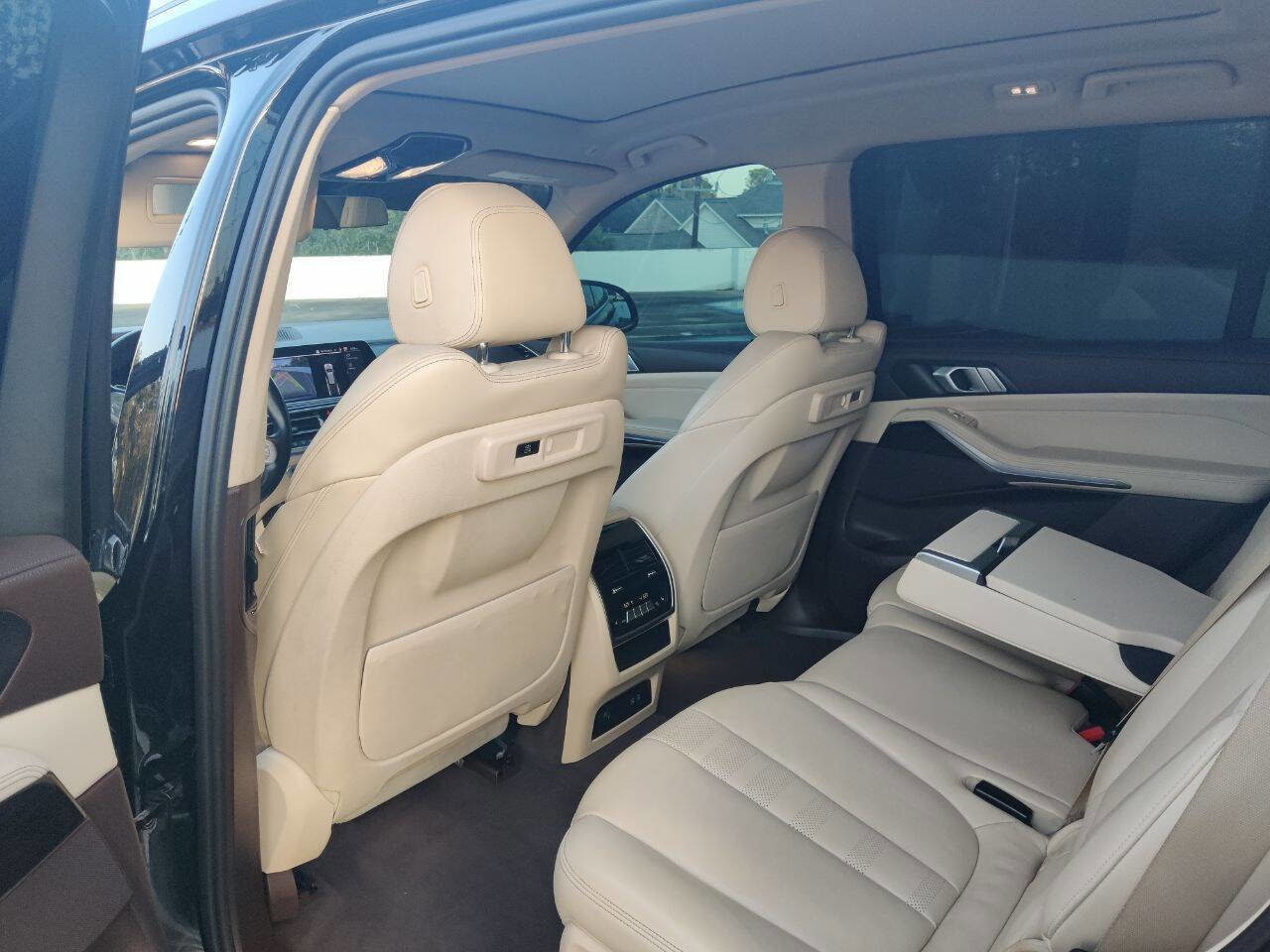 Used 2019 BMW X7 xDrive40i w/ Cold Weather Package image 23