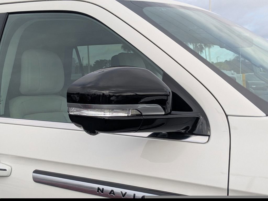 New 2025 Lincoln Navigator L Reserve image 12