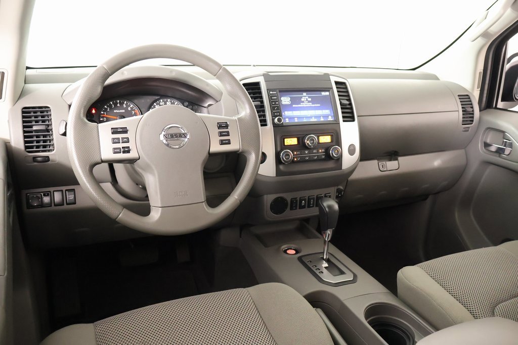 Used 2021 Nissan Frontier SV image 2