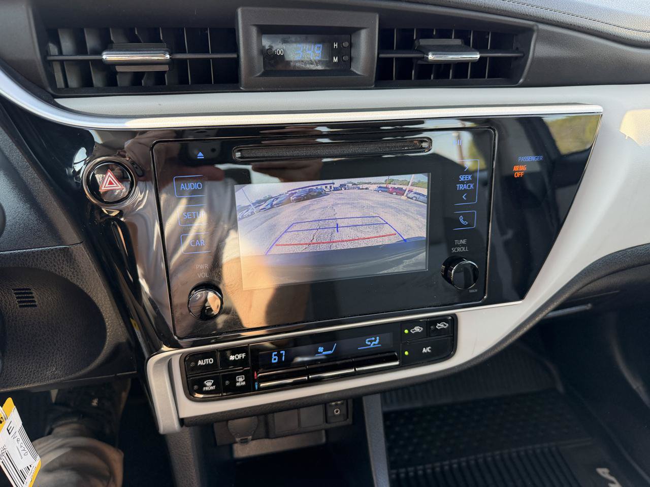 Used 2018 Toyota Corolla LE FWD image 17