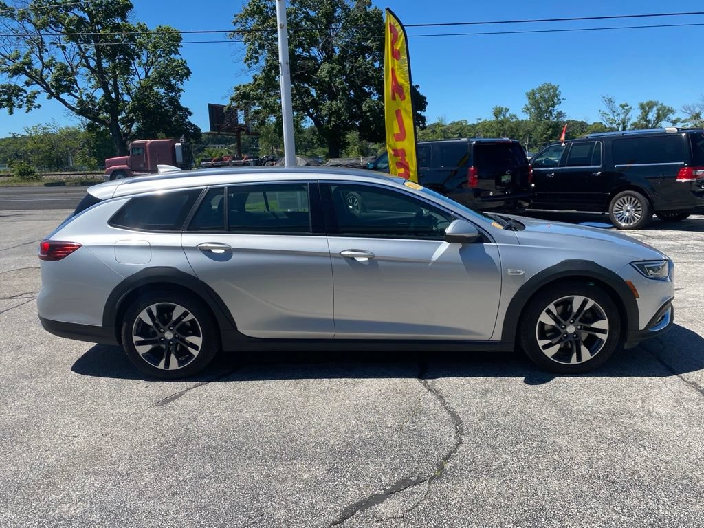 Used 2018 Buick Regal Essence w/ Driver Confidence Package #1 AWD/4WD image 4