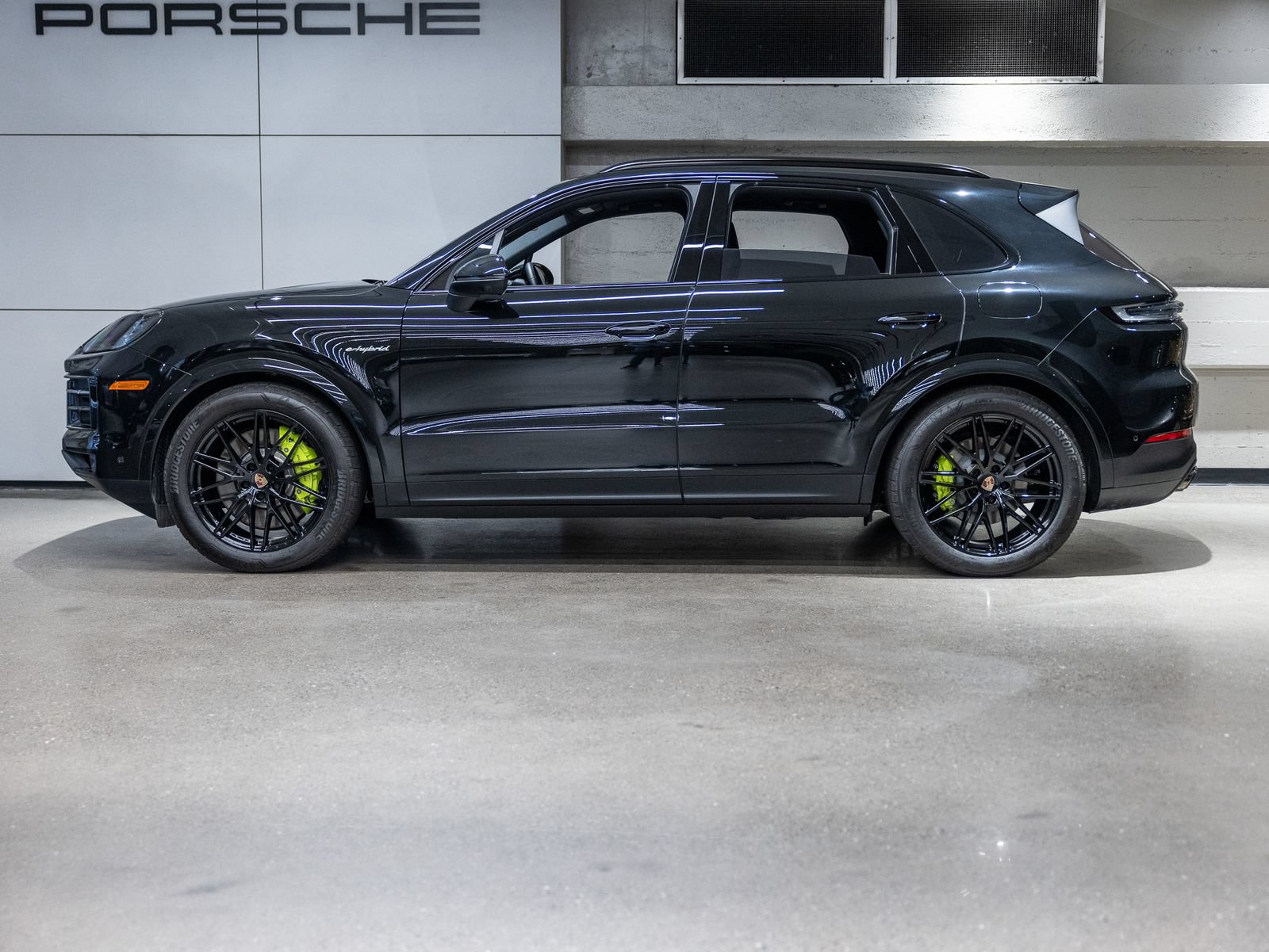 Certified 2026 Porsche Cayenne E-Hybrid AWD/4WD image 2