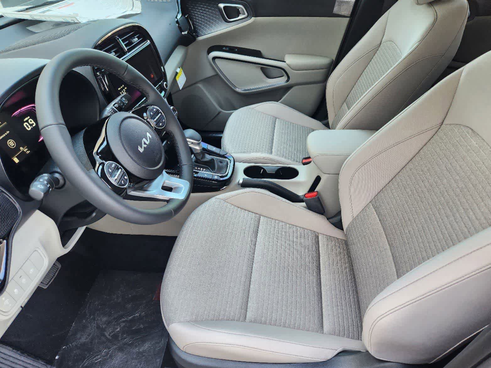 Certified 2025 Kia Soul EX FWD image 11