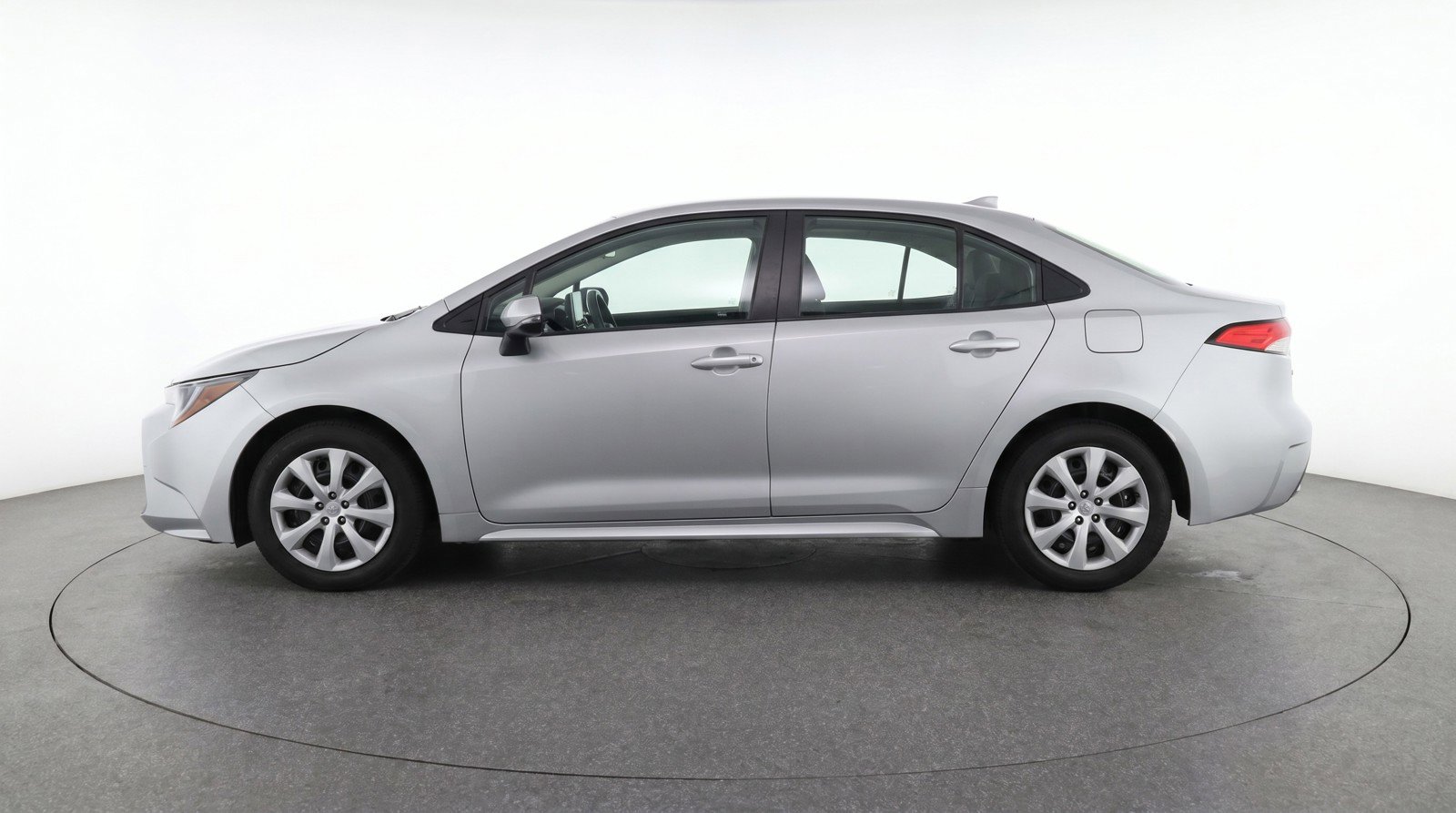 Used 2025 Toyota Corolla LE FWD image 5