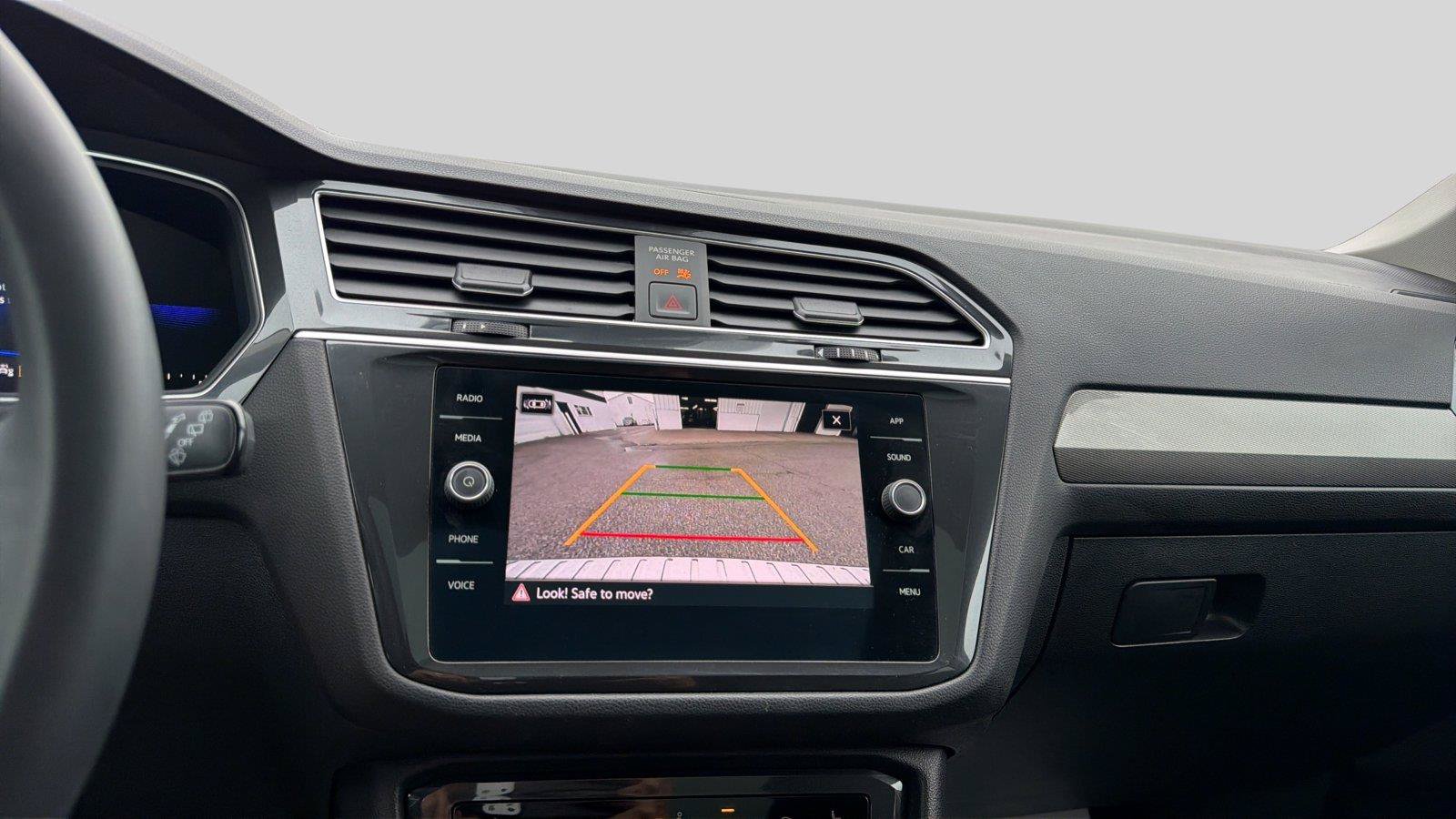 Used 2024 Volkswagen Tiguan SE w/ Panoramic Sunroof Package FWD image 12