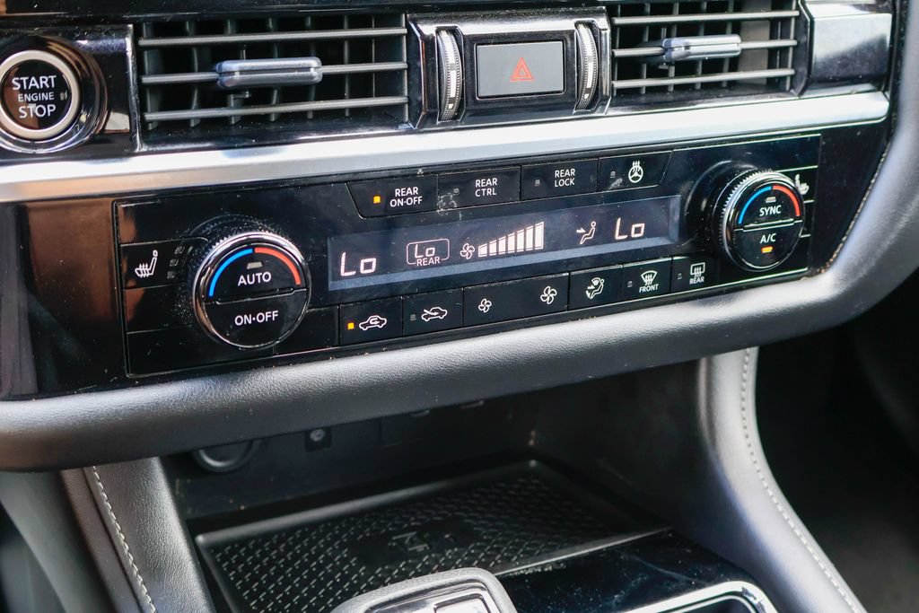 Used 2024 Nissan Pathfinder SL w/ SL Premium Package FWD image 17